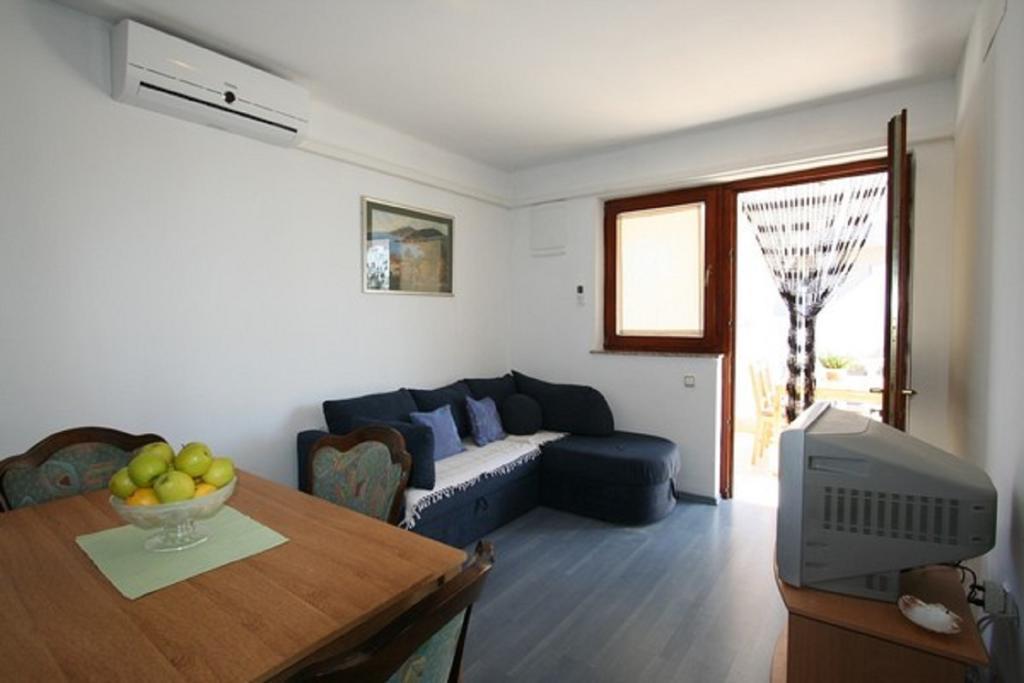 Apartment Ruzmarin Šilo Cameră foto