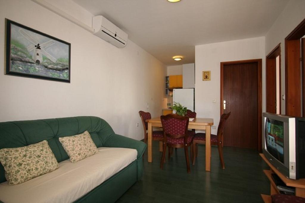 Apartment Ruzmarin Šilo Cameră foto